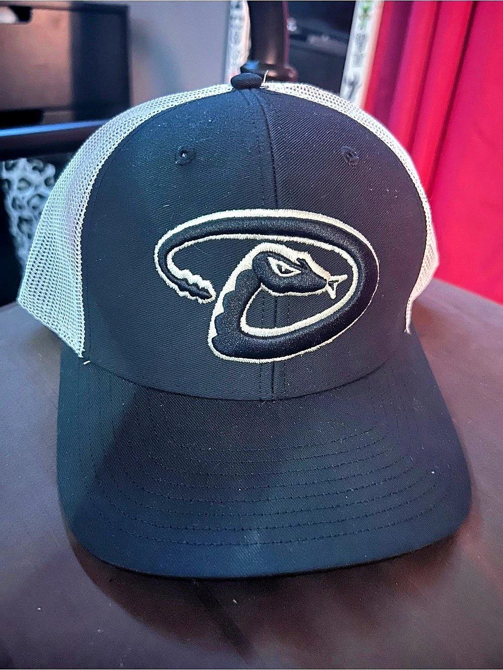 Arizona Diamondbacks MLB Trucker Hat in Black & White Like New